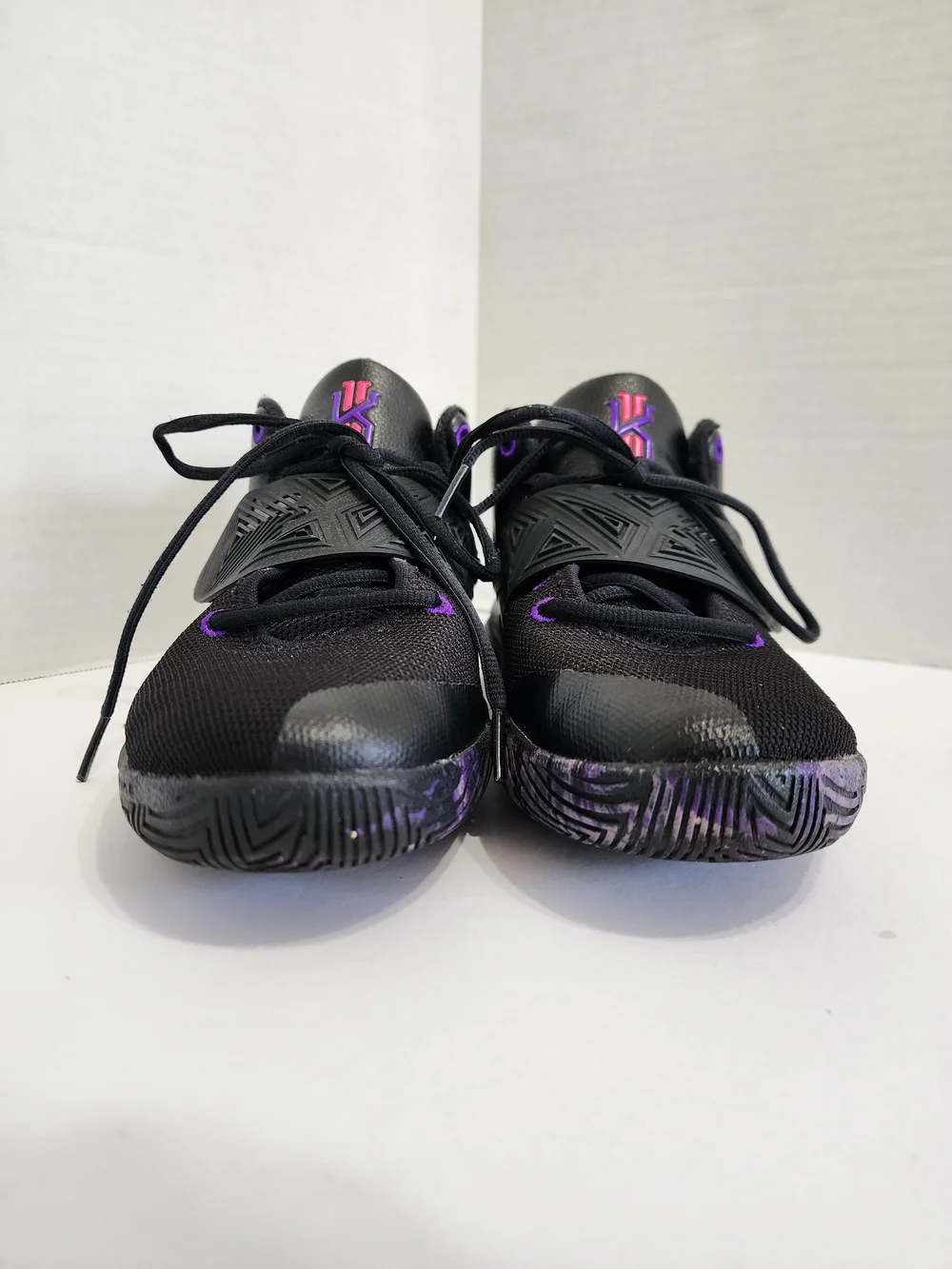 Nike Kyrie Flytrap 3 GS Floral Swoosh Basketball Shoes Black 6Y FLAW READ DESC
